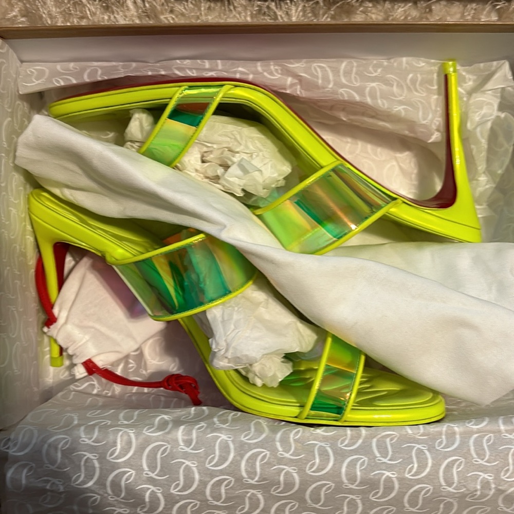 New, in box Christian Louboutin - just loubi 85